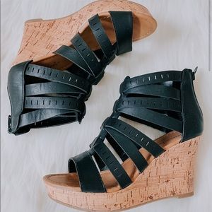American Eagle 🦅 black gladiators wedges